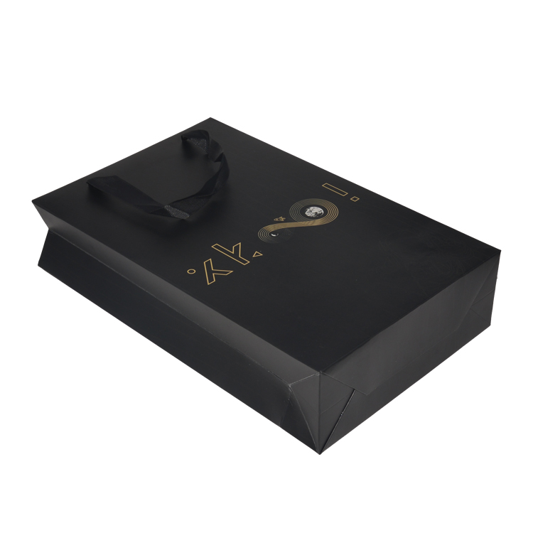Luxury Matte Black Retail Paper Gift Shopping Bags with Customized Printing and Gold Foiled Logo  