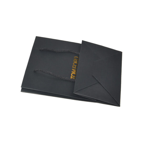 골드 호일 로고가 있는 맞춤형 무광택 블랙 고급 종이 봉투