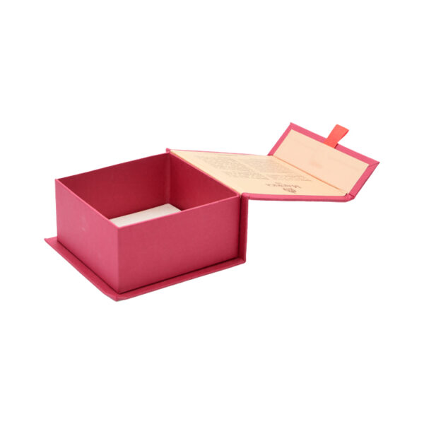 Caixa magnética para oferta de jóias com almofada de veludo e logótipo dourado