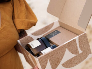 Corrugated Shipping Packaging Box with Insert